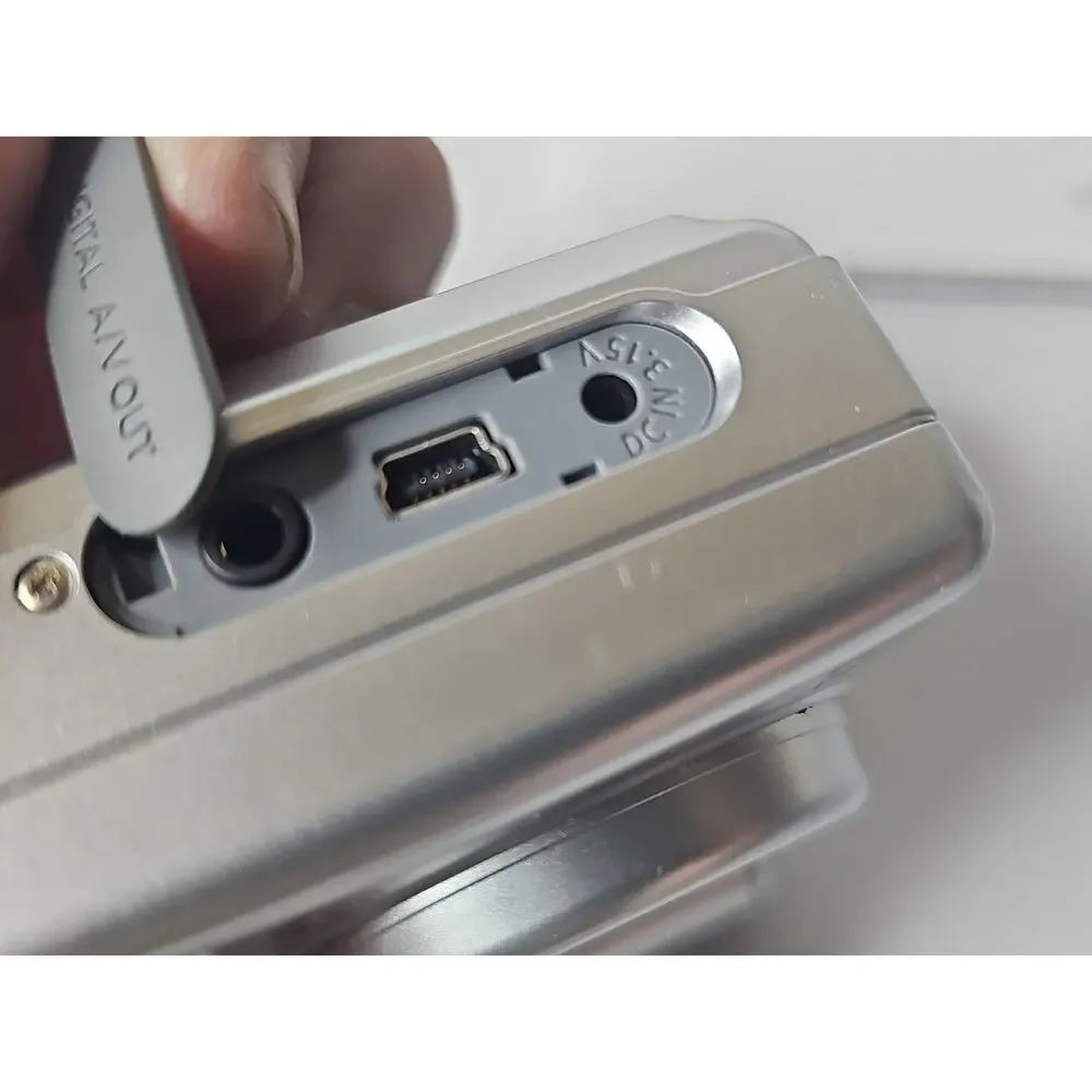 Canon PowerShot A550 7.1MP Digital Camera In Box - Silver TESTED